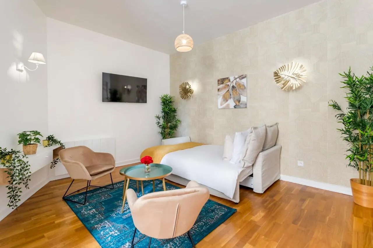 Cozy Apartment - Champs Elysees - Monceau Paris France