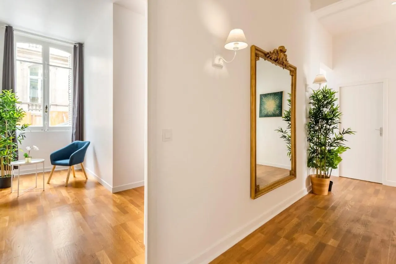 Cozy Apartment - Champs Elysees - Monceau Paris France