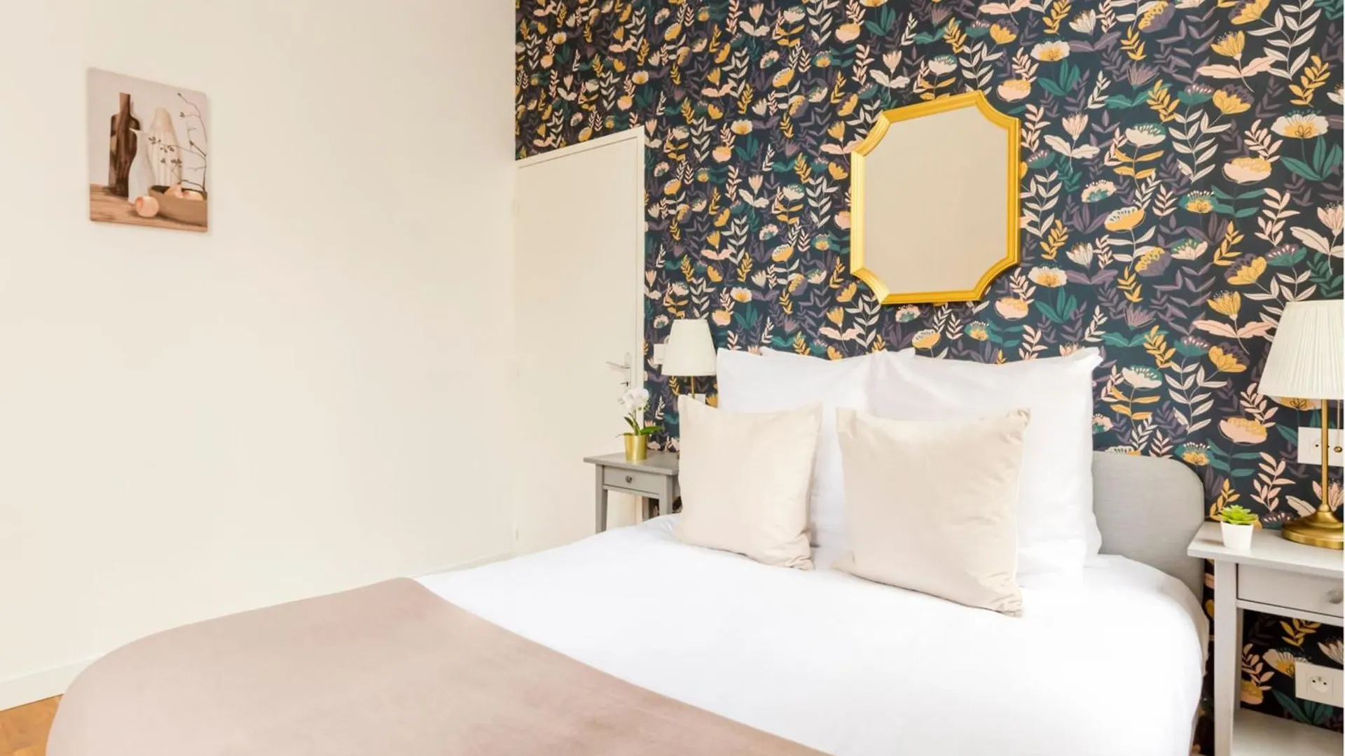 Cozy Apartment - Champs Elysees - Monceau Paris 0*,  France